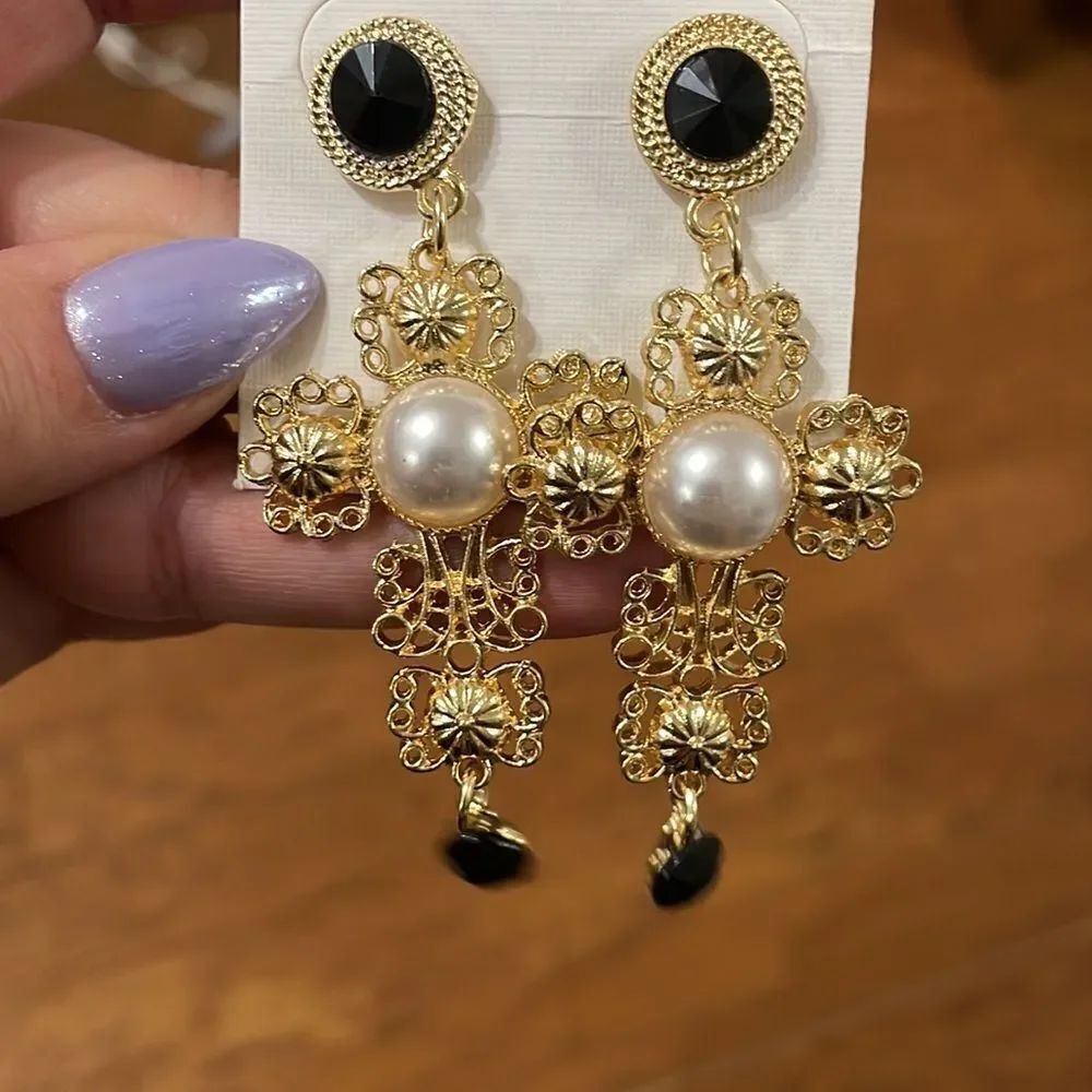 Black gold & Pearl cross earrings